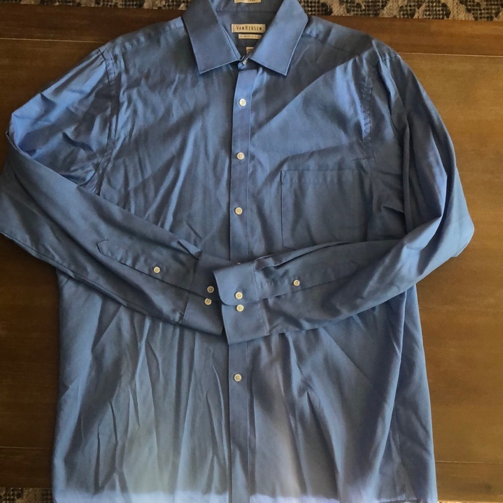 VanHeusen button up dress shirt. 34/35